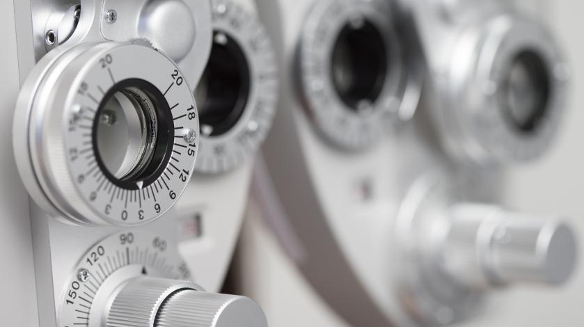 Eye test machine